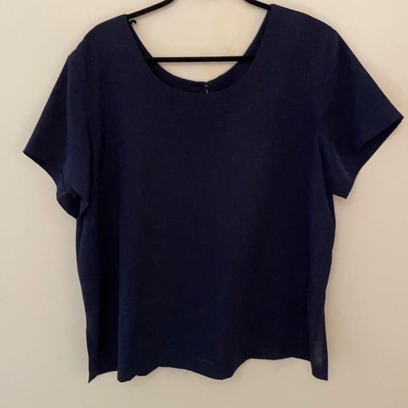 Light weight navy blue short sleeve blouse. - Picture 1 of 3